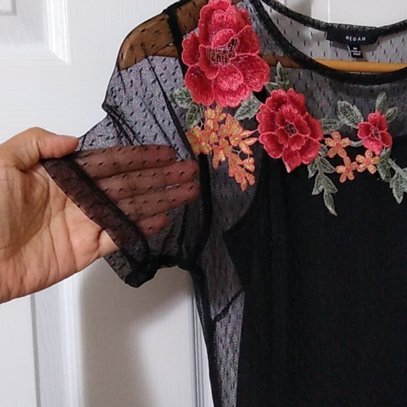 Beautiful dress, delicate and super comfortable - Picture 8 of 11